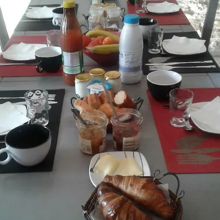 Les Chambres De Lola Guest house Brandivy